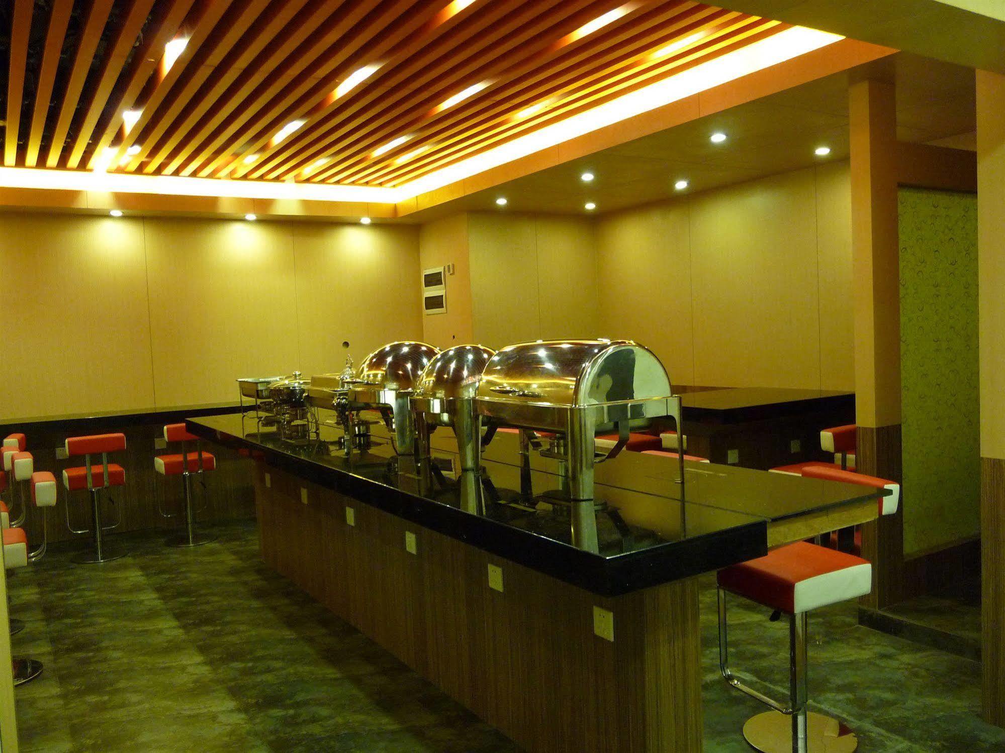Super 8 Guangzhou Railyway Station Hotel Bagian luar foto